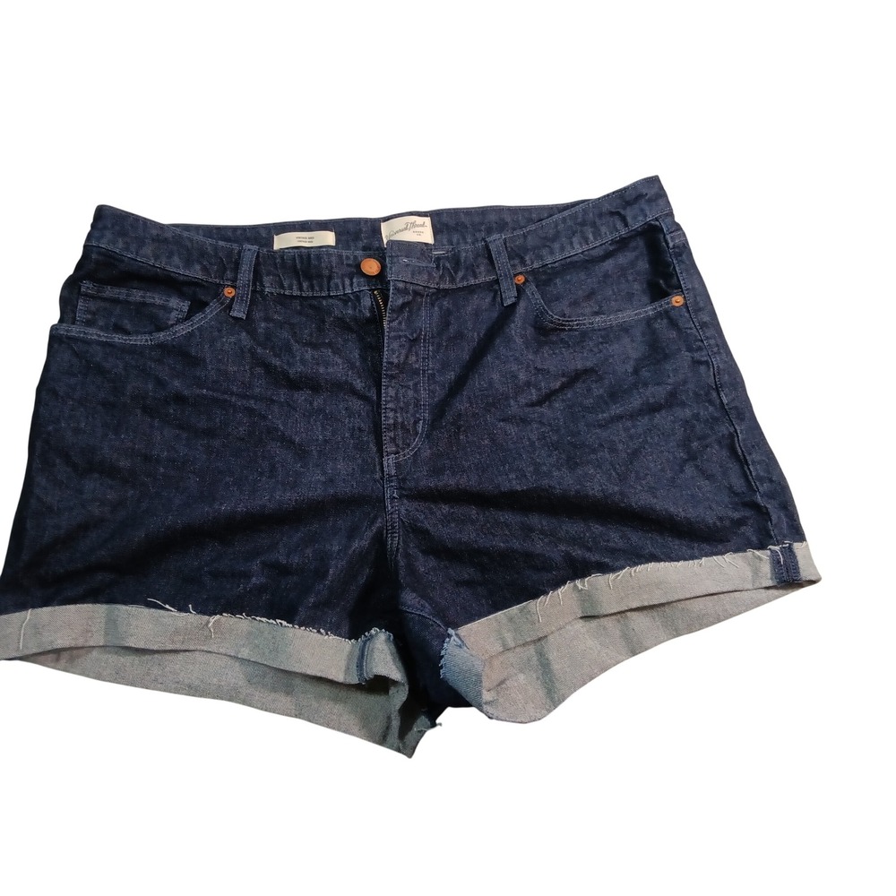 Universal Thread Vintage Midi Dark Wash Denim Shorts Womens 20W Raw Hem Cuffed